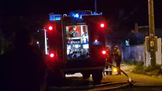 Разследват студентка за пожар в общежитие в Бургас съобщиха от