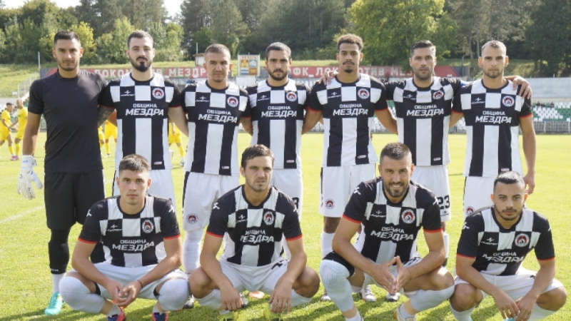 Локомотив Мездра загуби за пореден път Мездренчани гостуваха на Локомотив