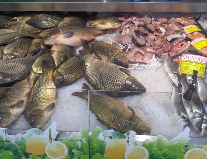 Мащабна акция в рибни магазини и крайпътни живарници започнаха служители