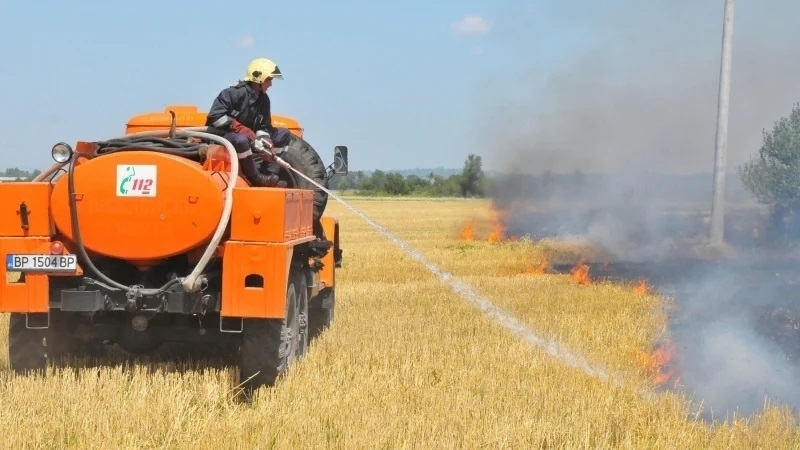 Голям пожар унищожи продукцията на земеделци от Монтанско съобщават от