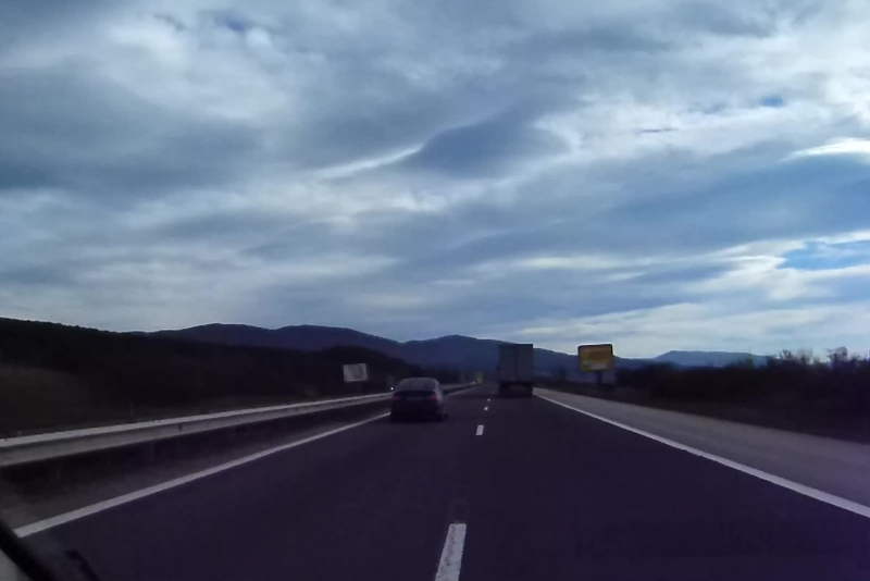 ОГРАНИЧЕНИЯ ЗА ТОВАРНИ АВТОМОБИЛИ Забранява се движението на моторни превозни