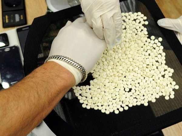 Ченгета намериха много наркотици в имота на млад мъж във