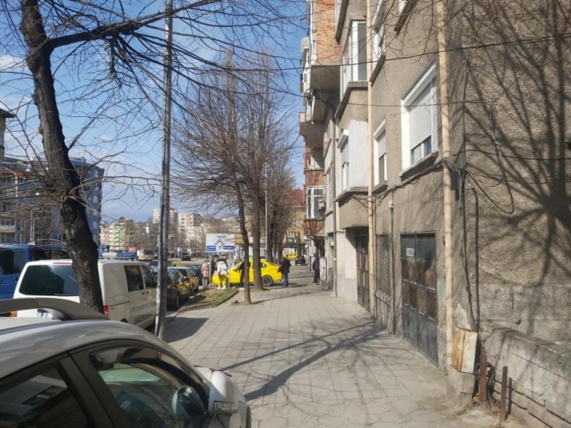 Маскирани и въоръжени мъже са ограбили заложната къща в Благоевград