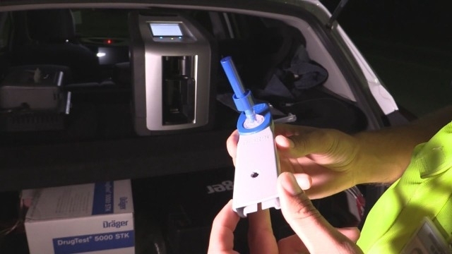 Полицейски служители са задържали шофьор седнал зад волана след употреба