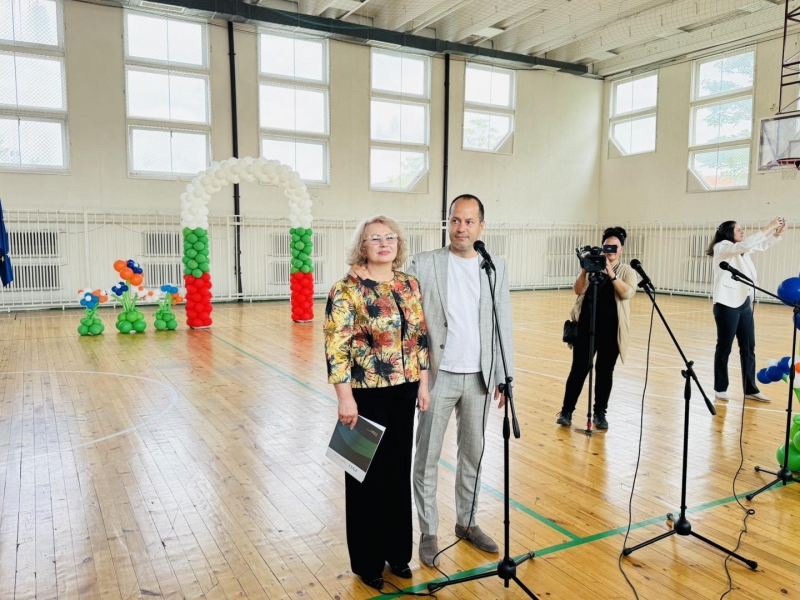 На тържествена церемония Профилираната природо математическа гимназия Акад Иван Ценов във