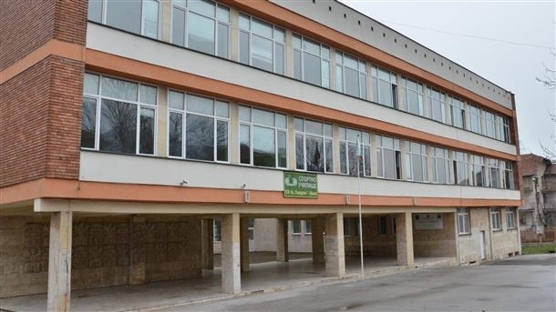 Спортно училище Св Климент Охридски във Враца кара родители да