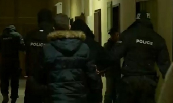 Двама ало измамници бяха задържани от полицията в Плевен след