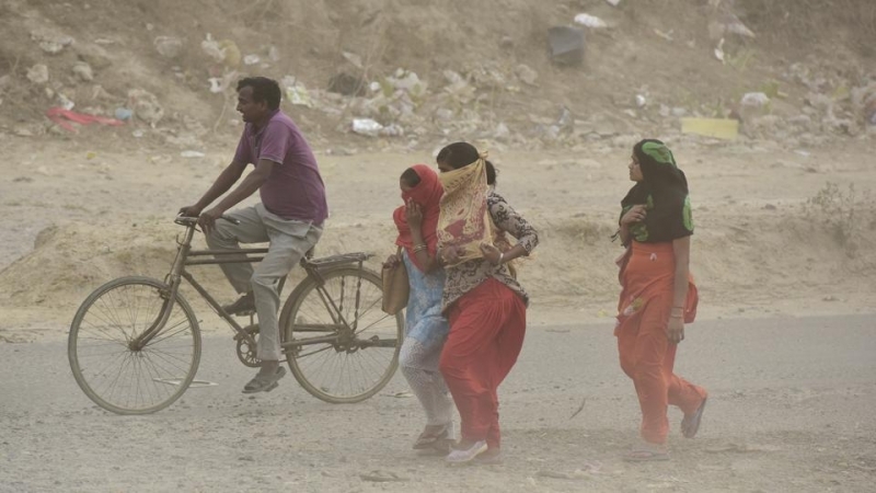 77 души загинаха а 143 са ранени в пясъчни бури