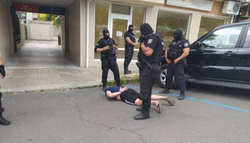 Двама бургазлии на 41 и 54 години са задържани