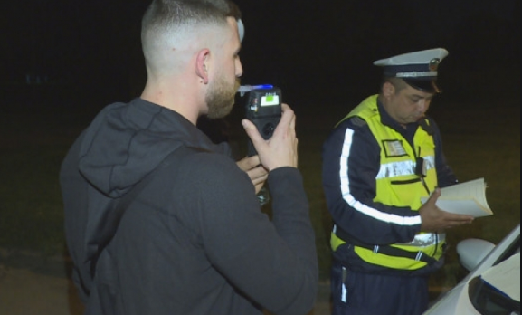 Полицаи са хванали пиян софиянец зад волана в Оряховско съобщиха