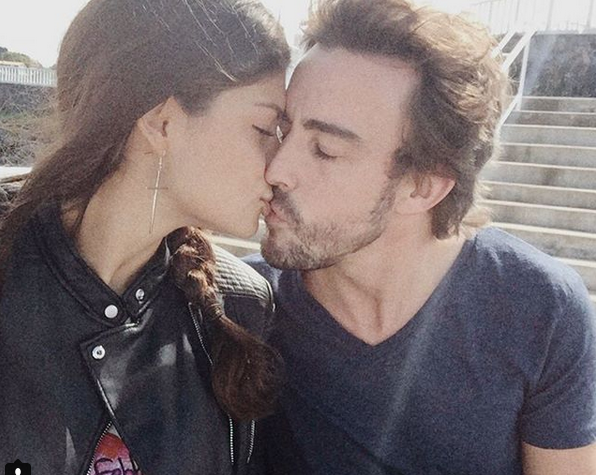 Гаджето на пилота на Макларън Фернандо Алонсо Линда Морсели