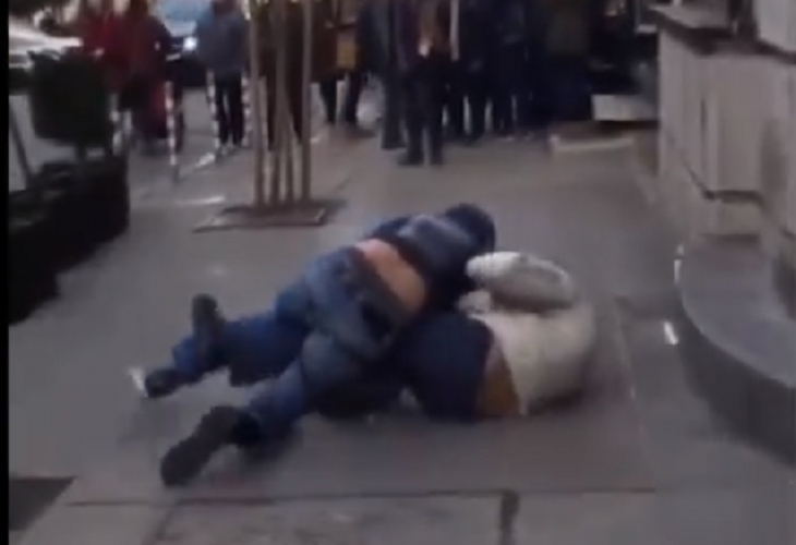 Заловиха младеж избил 2 зъба на 35 годишн в Лом съобщиха