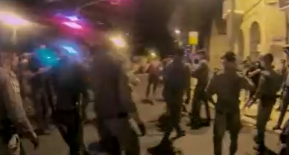 12 души бяха арестувани а стотици други разгонени от израелската