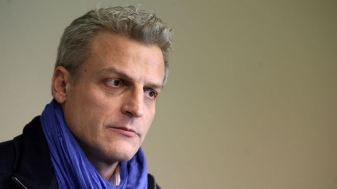 През последните две години на управление маските в политиката паднаха