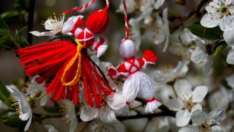 Всяка година на датата 1 март българите се окичват с