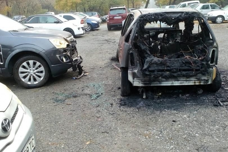 Лек автомобил Пежо 307 е изгорял вчера във Вълчедръм съобщават