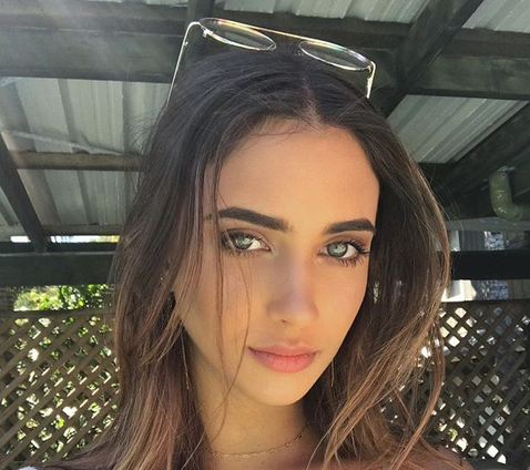 Моделът Елиша Хърбърт идва в неделя със задачата да запази