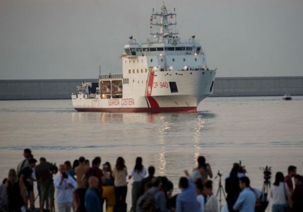 Мигранти са отвлекли търговски кораб край бреговете на Либия и