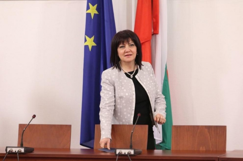 Засега остава в сила ограничението за движение на журналисти в