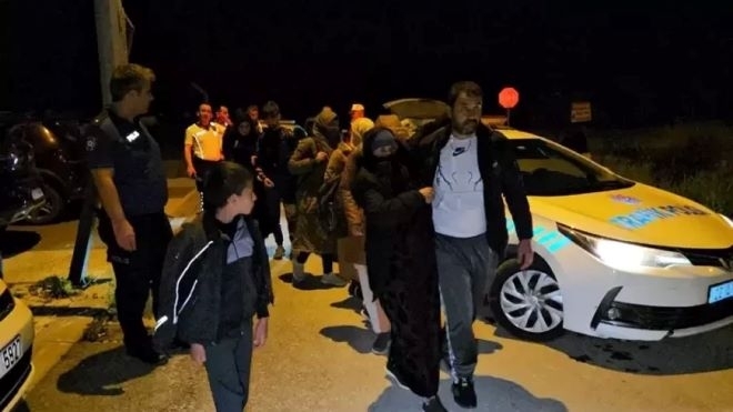 Полицията е задържала 16 мигранти в апартамент в кв Сухата