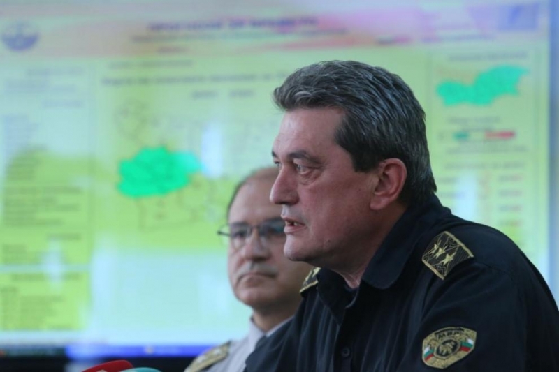 85 хил облекла и 15 хил маски трябва да пристигнат