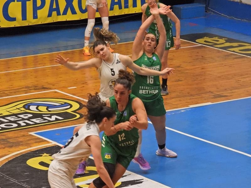 Отборът на Монтана започна със загуба похода си за титлата