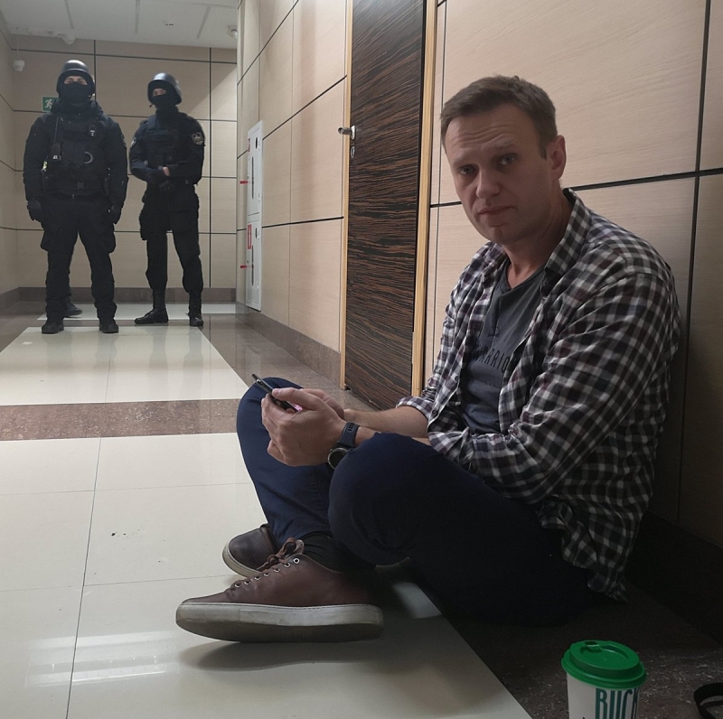 Полицията задържа руския опозиционен политик Алексей Навални при претърсване днес в