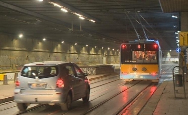 Тролейбусната спирка на тунела под НДК ще бъде преместена съобщи