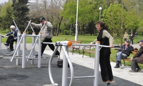 Тренировка на безплатен фитнес на открито в Морската градина завърши