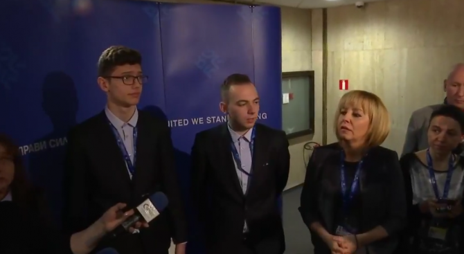 Ученици от езиковата гимназия Иван Вазов от Смолян създадоха приложение