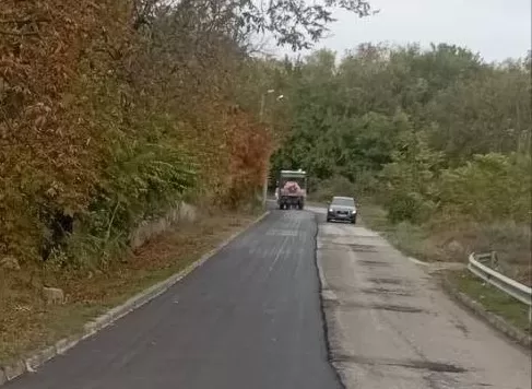 Добра новина за шофьорите! Започна дългоочакван ремонт на важен път в Лом, вече полагат нов асфалт /снимки/