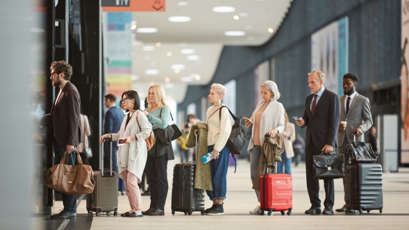 Русия ограничава правото на официални лица и депутати да пътуват