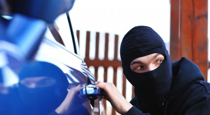 Дамска чанта с дебитни карти и лични документи е открадната