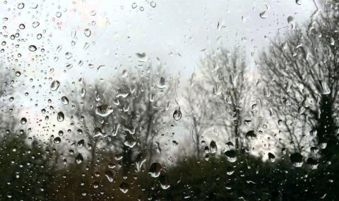 Времето ще се задържи облачно с валежи от дъжд На