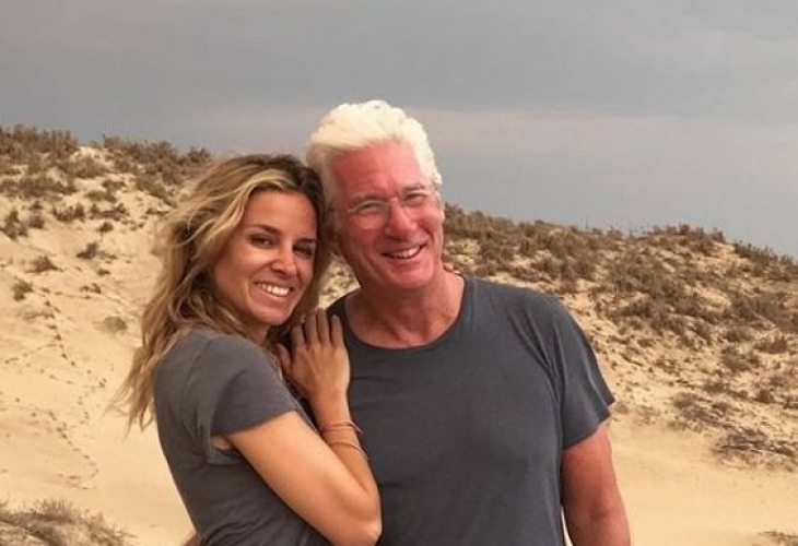 Актьорът Ричърд Гиър тайно мина под венчилото със своята годеница