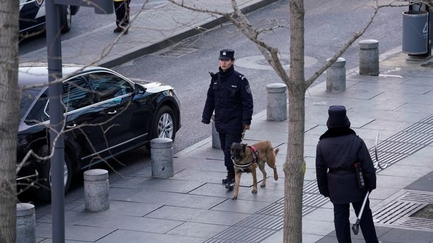 Една жена бе убита и 12 души бяха ранени в