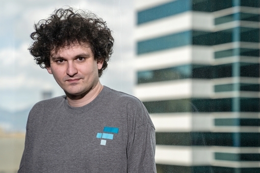 Рекордна гаранция от четвърт милиард долара освободи Сам Банкман Фрийд основател