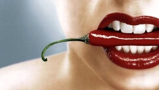 Питали ли сте се какво се случва когато ядете люто