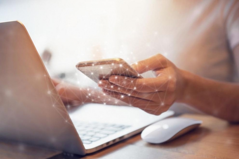 Създаването на Интернет датира от 1960 те години когато Съединените