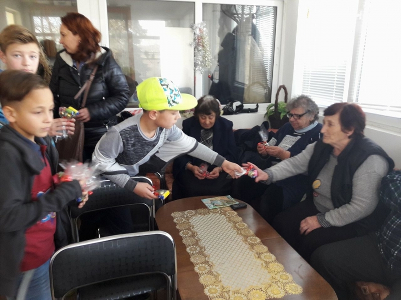 Днес децата и обществените възпитатели от клуба към Местната комисия