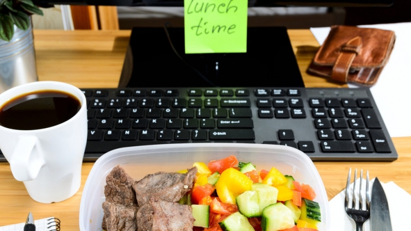 Проучване направено във Великобритания установи че хората консумират 100 000