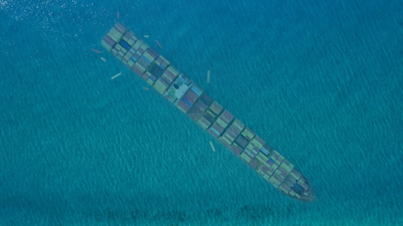 Руски сухотоварен кораб е потънал край брега в региона на