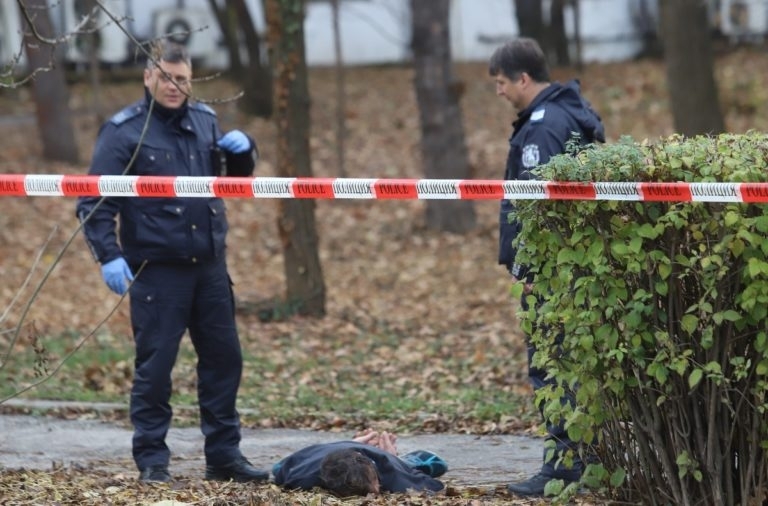 Полицаи са били заплашени с оръжие при изпълнение на служебните