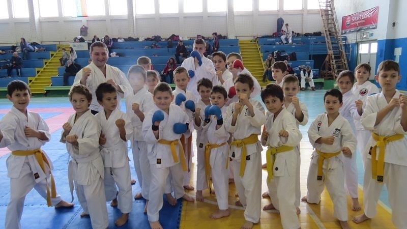 Сияна Тихолова спечели златен медал на ката да силния турнир