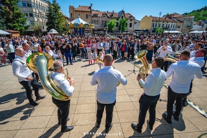 Стотици жители и гости на Враца отбелязаха Възкресение Христово заедно