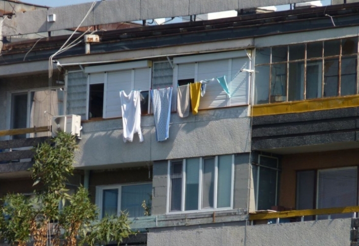 50 годишна жена полетя от втория етаж на къщата си в