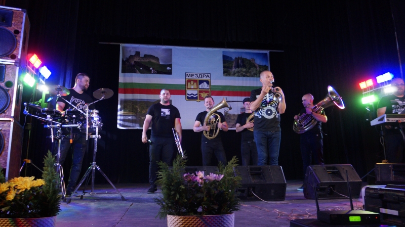 Йордан Йончев Гъмзата и неговите музиканти създават невероятно настроение