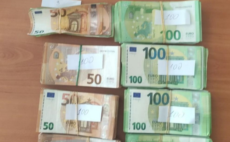 Митнически служители откриха недекларирана валута с левова равностойност 145 611 лева при