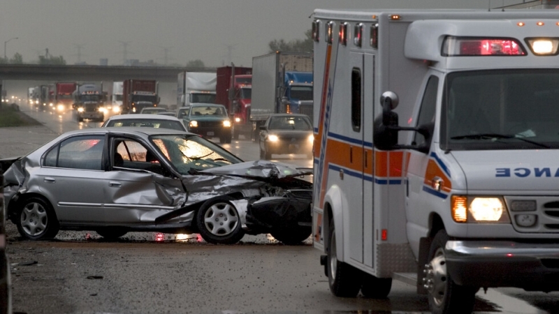 инейка и лек автомобил се удариха челно на пътя Симитли Банско