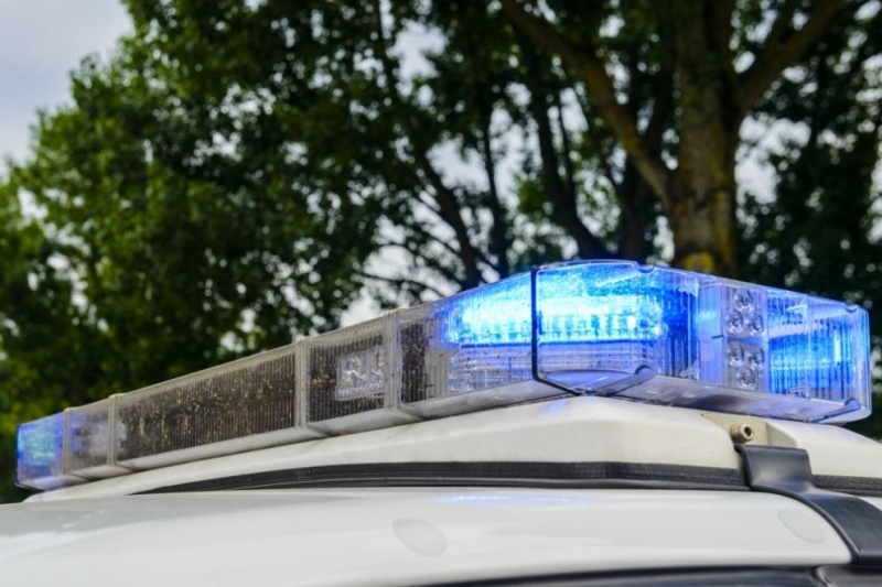 Неизвестни счупиха стъклата на полицейския участък в Златица навръх Коледа